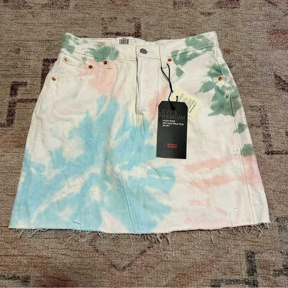 NWT Levi's High-Rise Deconstructed Tie Dye Jean Skirt in White size 28/6 - Picture 5 of 15
